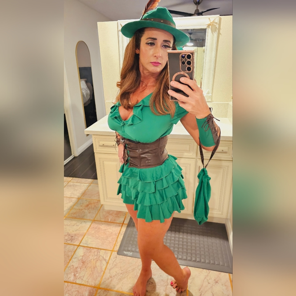 Womens Medium Robin The Hood Halloween Costume